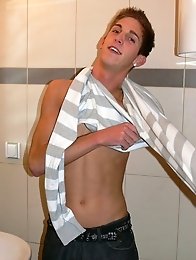 Sexy showering slim athletic Gay Twink