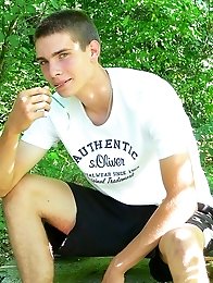 Sexy twink skater boy outdoor wanking