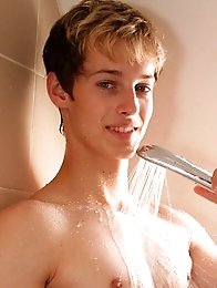 Hot muscle amateur Twink showering